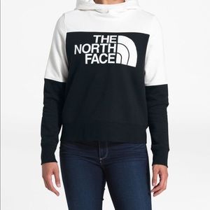 THE NORTH FACE WOMEN’S DREW PEAK PULLOVER HOODIE